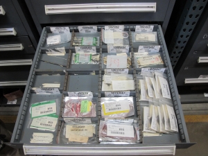 STANLEY VIDMAR HEAVY DUTY 5-DRAWER PARTS CABINET W/ CONTENTS (W-50) LOADING & HANDLING FEE $25-